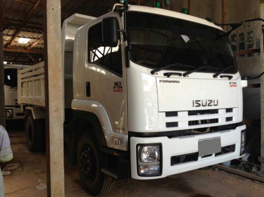 รถอีซูซุ 6 ล้อดั้ม 240 แรงม้า. ปี 56  ( รถวิ่ง 6,xxx กม. )  , ( มีขาย 2 คัน. )  สนใจติดต่อ 081 - 6079515