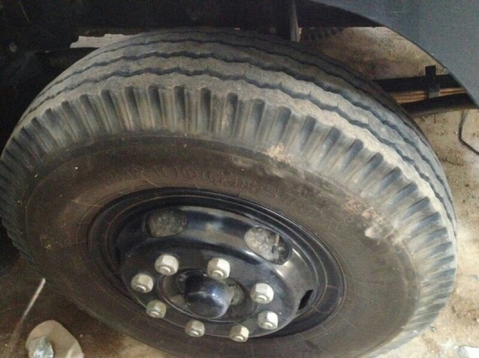 รถอีซูซุ 6 ล้อดั้ม 240 แรงม้า. ปี 56  ( รถวิ่ง 6,xxx กม. )  , ( มีขาย 2 คัน. )  สนใจติดต่อ 081 - 6079515