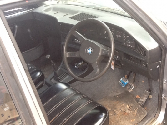 ขายbmw520iโฉม1983ราคา37,000บาท ขายbmw520iโฉม1983ราคา37,000บาท