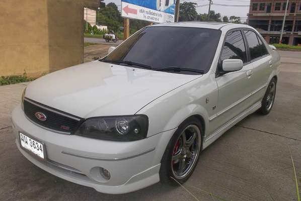 FORD LASER TIERRA VXI 2.0 โฉมปี 2004 FORD LASER TIERRA VXI 2.0 โฉมปี 2004