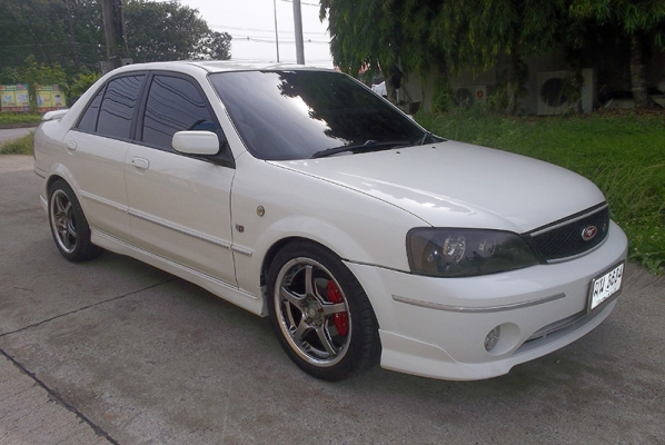 FORD LASER TIERRA VXI 2.0 โฉมปี 2004 FORD LASER TIERRA VXI 2.0 โฉมปี 2004