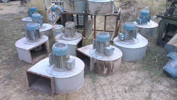 Sell> ขายโบเวอร์ระบายอากาศ มอเตอร์ 3 เฟส 5.5 HP. 2880 rpm. รูเข้า 13" นิ้ว ออก 10x15 นิ้ว พร้อมใช้งานมีหลายตัวครับ