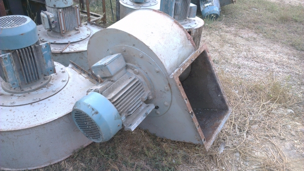 Sell> ขายโบเวอร์ระบายอากาศ มอเตอร์ 3 เฟส 5.5 HP. 2880 rpm. รูเข้า 13" นิ้ว ออก 10x15 นิ้ว พร้อมใช้งานมีหลายตัวครับ