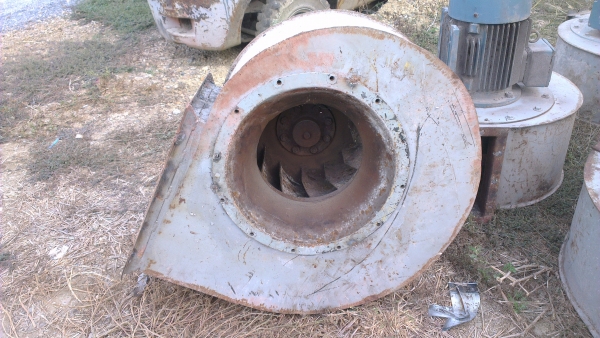 Sell> ขายโบเวอร์ระบายอากาศ มอเตอร์ 3 เฟส 5.5 HP. 2880 rpm. รูเข้า 13" นิ้ว ออก 10x15 นิ้ว พร้อมใช้งานมีหลายตัวครับ