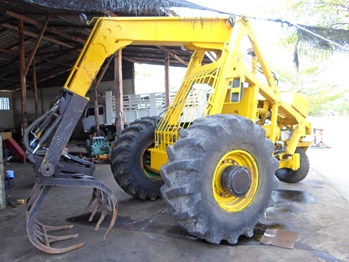 รถคีบอ้อยคีบไม้เครื่องด๊อยหกสูบ ตัวรถใหญ่ดีมาก ใช้ปั้มยก63ปั้มเดิน23ราคาคุยได้อีก