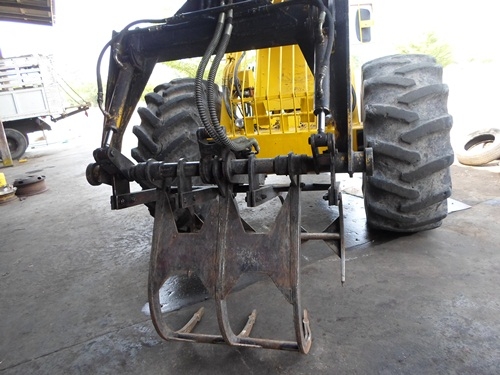 รถคีบอ้อยคีบไม้เครื่องด๊อยหกสูบ ตัวรถใหญ่ดีมาก ใช้ปั้มยก63ปั้มเดิน23ราคาคุยได้อีก