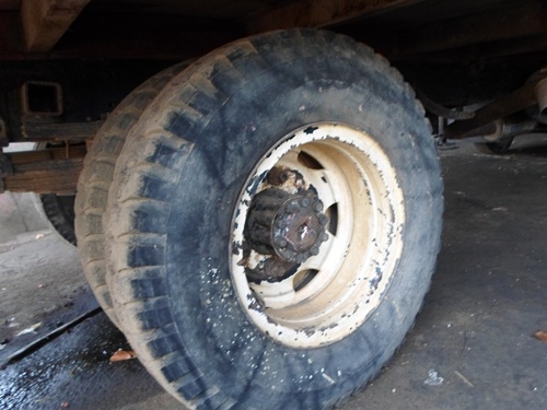 ขายรถอีแต๋นเทนเลอย์หกล้อเครื่องอีสุสุ115HPรถใช้งานได้ดีมากคัชซีสวยมาก