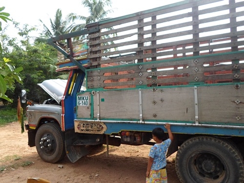 ขายรถสิบล้อหัวยาวเครื่อง6BGดีมากคานหน้าใหญ่เบลคชิพฟีช่วงล่าง200เพลาเดียวพวงมาลัยเพลาเวอร์หลังถนนวิ่งดีมาก