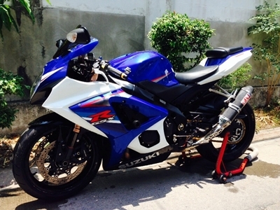 ขาย suzuki gsxr1000 k7 ปี2007 สรรพาสมิตร ท่อ yoshimura ราคาต่อลองได้ครับ