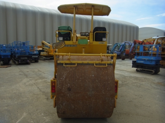 รถบดถนนสามล้อเหล็ก SAKAI รุ่น R2H