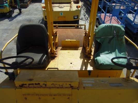 รถบดถนนสามล้อเหล็ก SAKAI รุ่น R2H