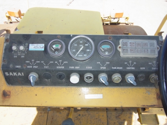 รถบดถนนสามล้อเหล็ก SAKAI รุ่น R2H