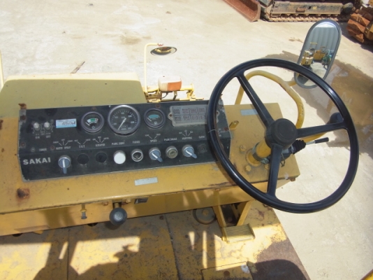 รถบดถนนสามล้อเหล็ก SAKAI รุ่น R2H