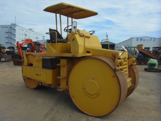 รถบดถนนสามล้อเหล็ก SAKAI รุ่น R2H