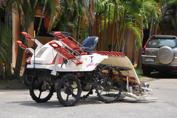 ขายรถดำนา YANMAR pe-4 สภาพสวยเดิมจากญี่ปุ่นยังไม่เคยใช้ในไทย 38,000 เท่านั้น!!