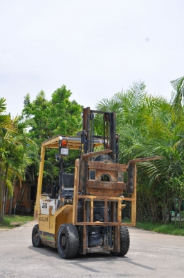 ขายFORKLIFT TCM1.5ตันครึ่ง(ดีเซล)(งาหมุน360องศา) สภาพสวยเดิมจากญี่ปุ่นยังไม่เคยใช้านในไทย 129,000เท่านั้น!!!