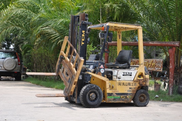 ขายFORKLIFT TCM1.5ตันครึ่ง(ดีเซล)(งาหมุน360องศา) สภาพสวยเดิมจากญี่ปุ่นยังไม่เคยใช้านในไทย 129,000เท่านั้น!!!