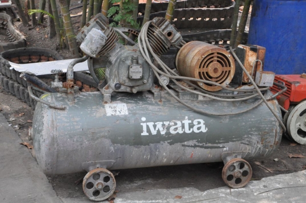 ขายปั้มลม IWATA2สูบ 230ลิตร สวยเดิมจากญี่ปุ่น 23,000เท่านั้น!!
