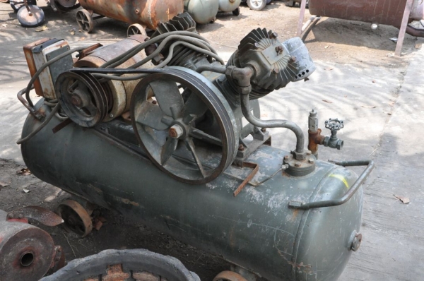 ขายปั้มลม IWATA2สูบ 230ลิตร สวยเดิมจากญี่ปุ่น 23,000เท่านั้น!!