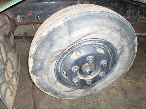 ขายรถอีแต๋นเทนเลอย์หกล้อเครื่องอีสุสุ115HPรถใช้งานได้ดีมากคัชซีสวยมากใช้ในงานเกษตทั่วไป