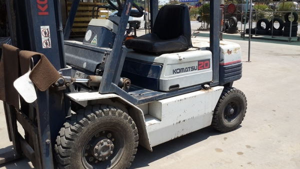 ขายโฟคคลิฟ Komatsu ขนาด 2 ตัน เครื่องยนต์ดีเซล พร้อมใช้งาน