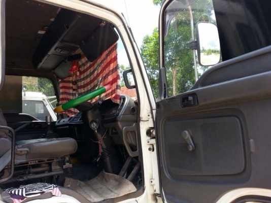 รถอีซูซุ 10 ล้อ ตู้เย็น 230 แรงม้า. ปี 50 สนใจติดต่อ 081 - 6079515 รถอีซูซุ 10 ล้อ ตู้เย็น 230 แรงม้า. ปี 50 สนใจติดต่อ 081 - 6079515