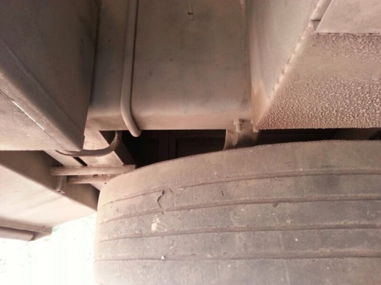 รถอีซูซุ 10 ล้อ ตู้เย็น 230 แรงม้า. ปี 50 สนใจติดต่อ 081 - 6079515 รถอีซูซุ 10 ล้อ ตู้เย็น 230 แรงม้า. ปี 50 สนใจติดต่อ 081 - 6079515