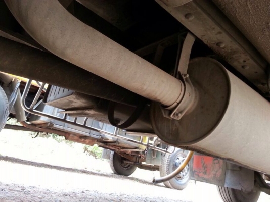 รถอีซูซุ 10 ล้อ ตู้เย็น 230 แรงม้า. ปี 50 สนใจติดต่อ 081 - 6079515 รถอีซูซุ 10 ล้อ ตู้เย็น 230 แรงม้า. ปี 50 สนใจติดต่อ 081 - 6079515