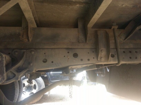 รถอีซูซุ 6 ล้อ ตู้แห้ง  130 แรงม้า. ปี 46  สนใจติดต่อ 081 - 6079515