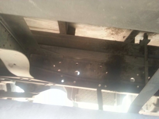 รถอีซูซุ 6 ล้อ ตู้แห้ง  130 แรงม้า. ปี 46  สนใจติดต่อ 081 - 6079515