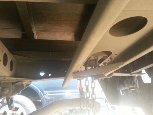 รถอีซูซุ 6 ล้อ ตู้แห้ง  130 แรงม้า. ปี 46  สนใจติดต่อ 081 - 6079515