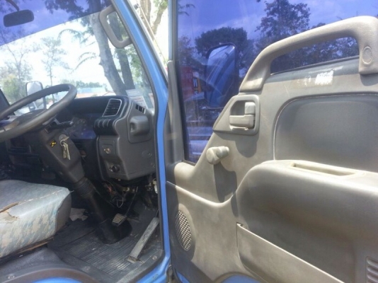 รถอีซูซุ 6 ล้อ ตู้แห้ง  130 แรงม้า. ปี 46  สนใจติดต่อ 081 - 6079515