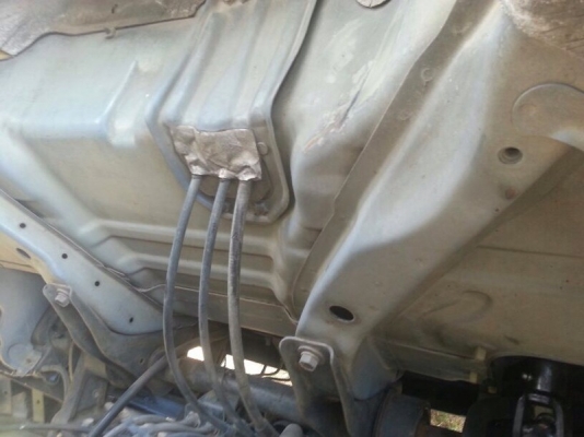 รถอีซูซุ 6 ล้อ ตู้แห้ง  130 แรงม้า. ปี 46  สนใจติดต่อ 081 - 6079515