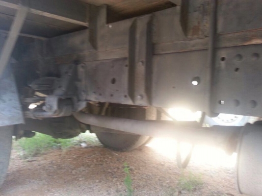 รถอีซูซุ 6 ล้อ ตู้แห้ง  130 แรงม้า. ปี 46  สนใจติดต่อ 081 - 6079515