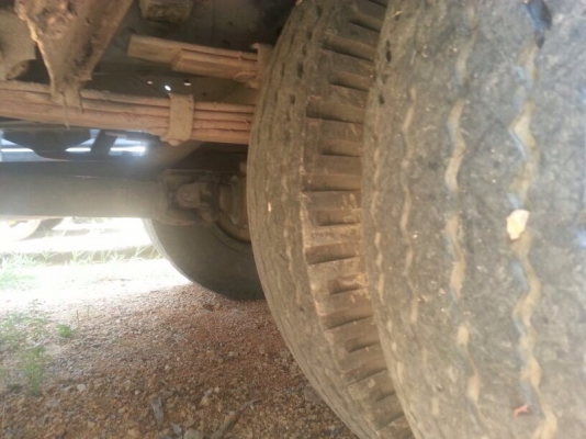 รถอีซูซุ 6 ล้อ ตู้แห้ง  130 แรงม้า. ปี 46  สนใจติดต่อ 081 - 6079515