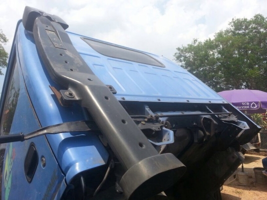 รถอีซูซุ 6 ล้อ ตู้แห้ง  130 แรงม้า. ปี 46  สนใจติดต่อ 081 - 6079515