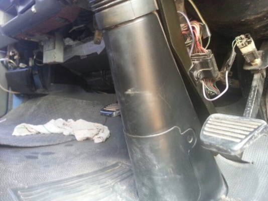 รถอีซูซุ 6 ล้อ ตู้แห้ง  130 แรงม้า. ปี 46  สนใจติดต่อ 081 - 6079515