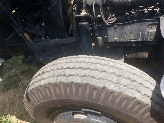 รถอีซูซุ 6 ล้อ ตู้แห้ง  130 แรงม้า. ปี 46  สนใจติดต่อ 081 - 6079515