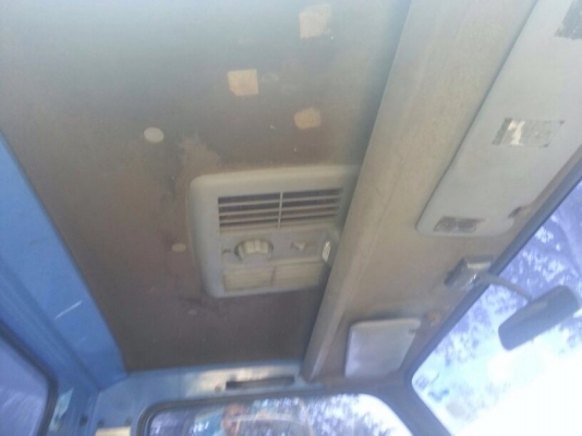 รถอีซูซุ 6 ล้อ ตู้แห้ง  130 แรงม้า. ปี 46  สนใจติดต่อ 081 - 6079515