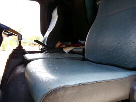 รถอีซูซุ 6 ล้อ ตู้แห้ง  130 แรงม้า. ปี 46  สนใจติดต่อ 081 - 6079515