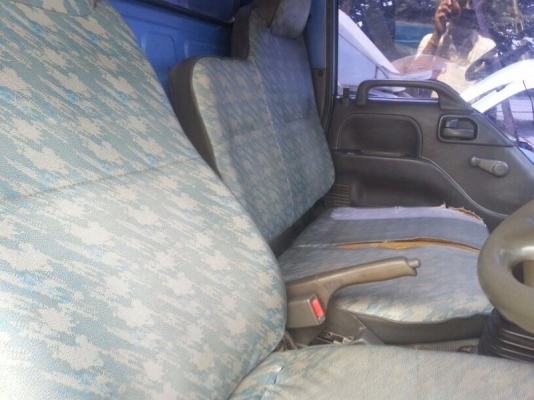 รถอีซูซุ 6 ล้อ ตู้แห้ง  130 แรงม้า. ปี 46  สนใจติดต่อ 081 - 6079515