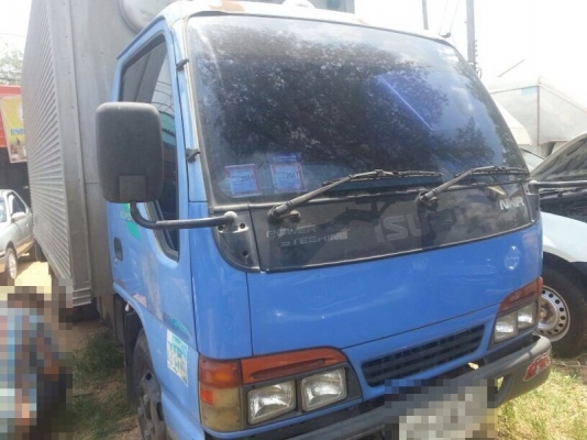 รถอีซูซุ 6 ล้อ ตู้แห้ง  130 แรงม้า. ปี 46  สนใจติดต่อ 081 - 6079515