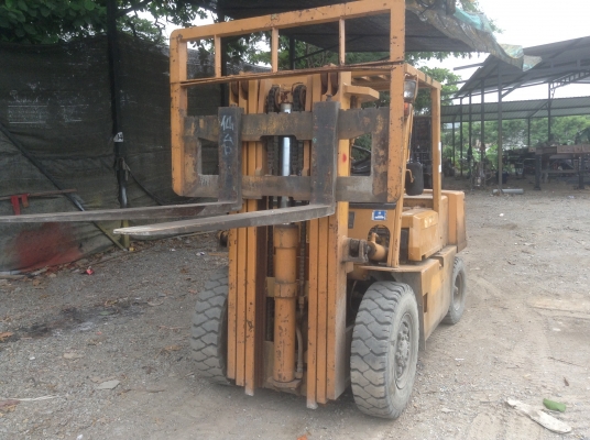 ขายรถยก KOMATSU FD35-4 ยกสูง4.50เมตร เสา3 ท่อนเข้าตู้ไม่ติดหลังคา งายาว