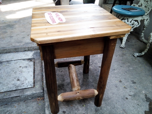 ตู้ Log home ข้างเตียง