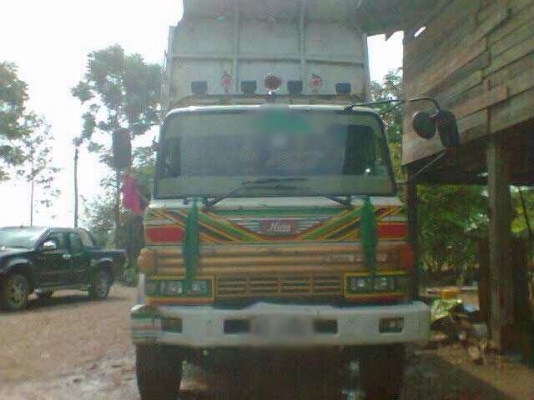 รถฮีโน่ 10 ล้อดั้ม 227 แรงม้า. สนใจติดต่อ  081 - 6079515