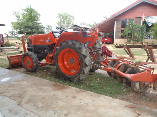 ขาย รถไถคูโบต้า28แรง2เพลาอุปกรครบ สภาพสวยๆพร้อมใช้งานคับ