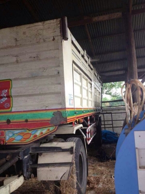 ขาย หางพ่วง อู่ ทีชีทรัศ  2 เพลา ปี 54  สนใจติดต่อ 081 - 6079515