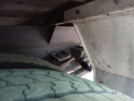 รถฮีโน่ 6 ล้อ ตู้แห้ง 175 แรงม้า ปี 54  สนใจติดต่อ 081 - 6079515