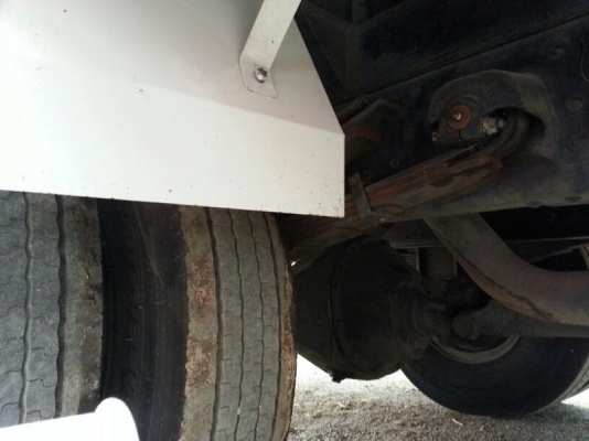 รถฮีโน่ 6 ล้อ ตู้แห้ง 175 แรงม้า ปี 54  สนใจติดต่อ 081 - 6079515