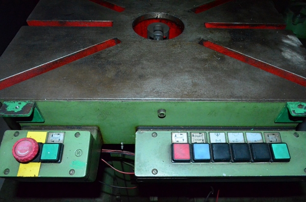 เครื่องปั๊มเหล็กอัตโนมัติ BERGES เครื่องปั๊มเหล็กอัตโนมัติ BERGES